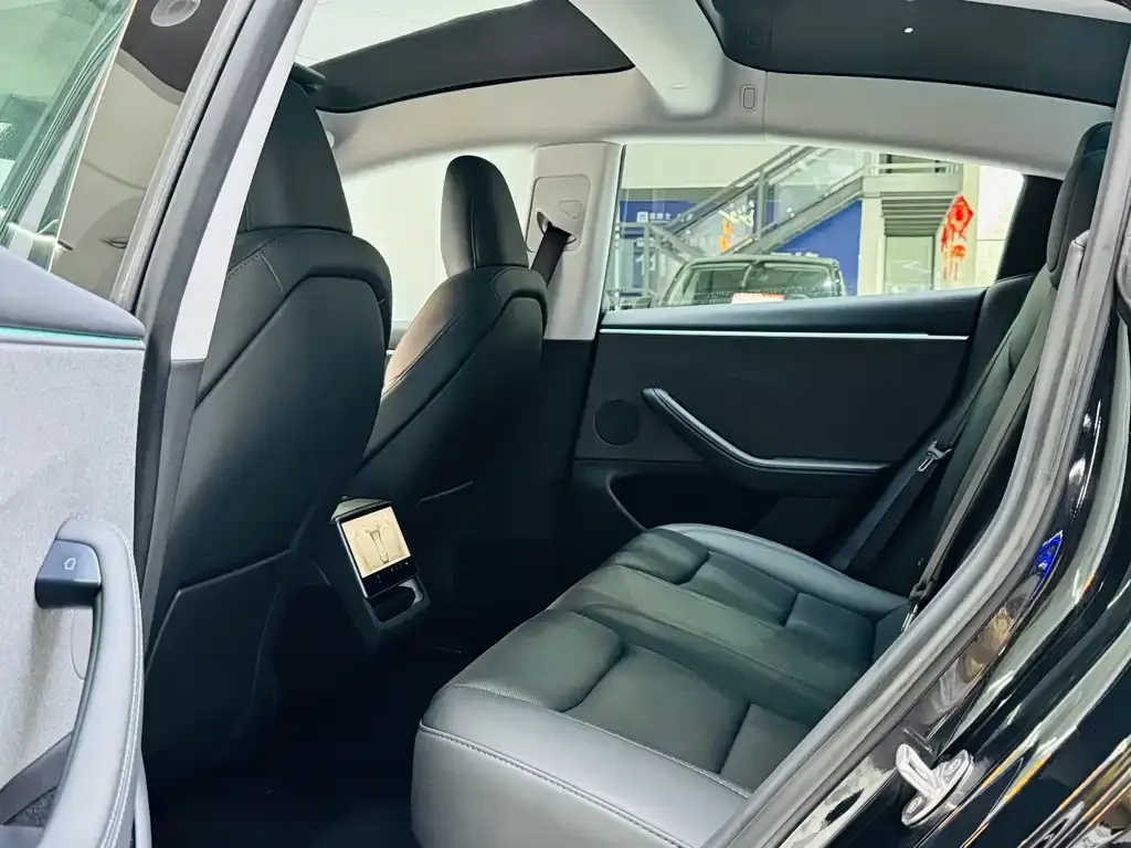 Tesla Model 3 — фото 10