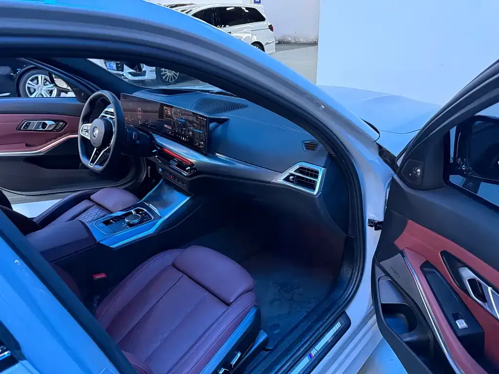 BMW 3 Series 2024 из CN, фото 7