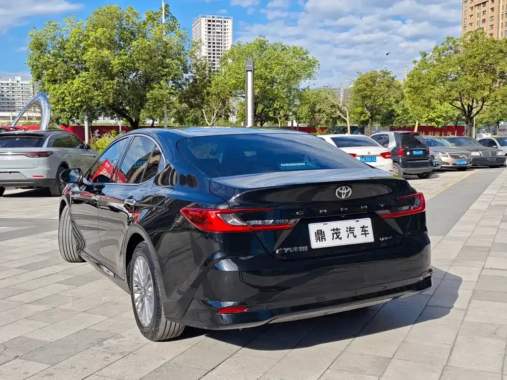 Toyota Camry — фото 6