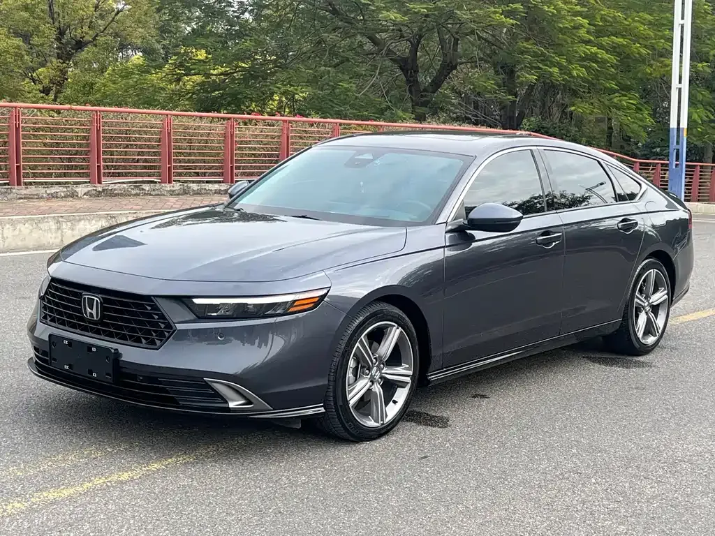 Honda Accord — фото 1