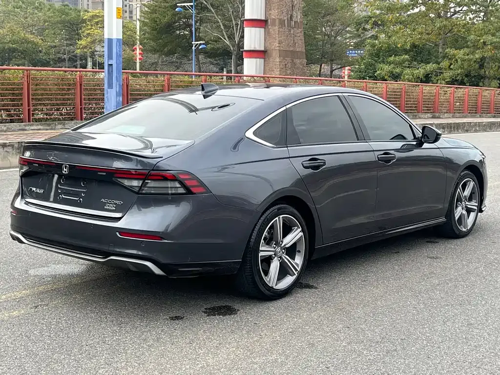 Honda Accord — фото 10