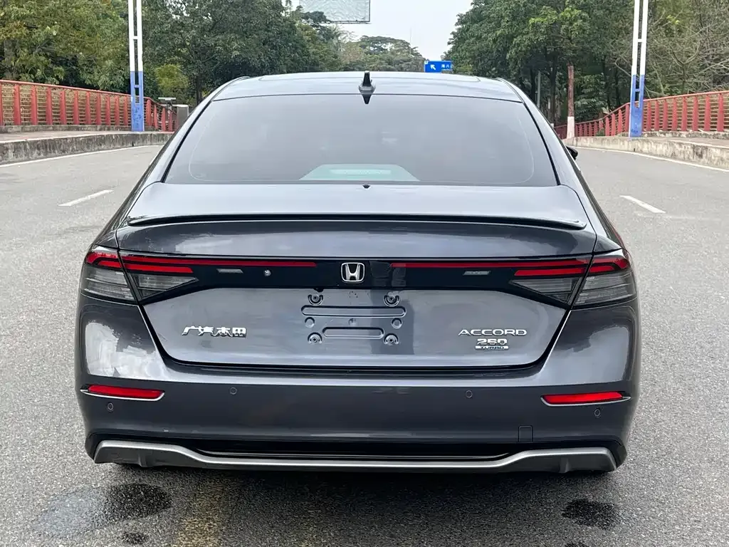 Honda Accord — фото 8