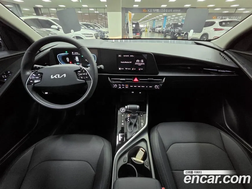 Kia Niro — фото 10