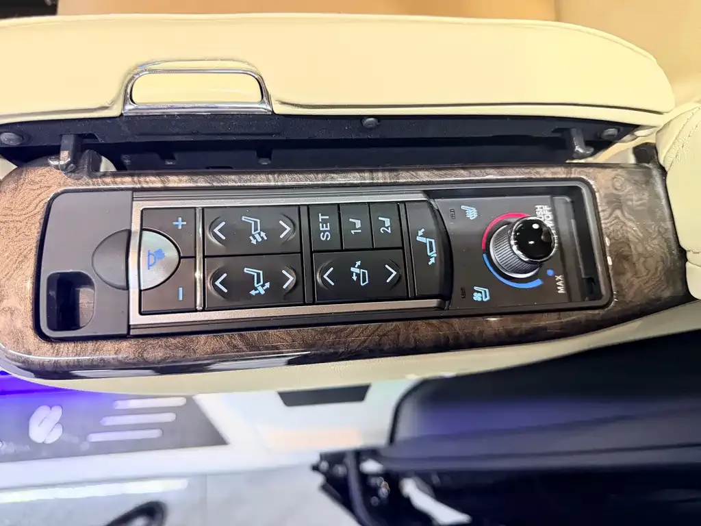 Toyota Alphard — фото 9