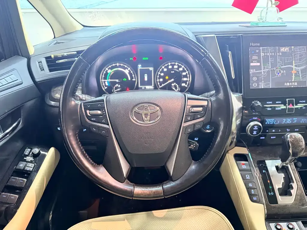 Toyota Alphard — фото 4