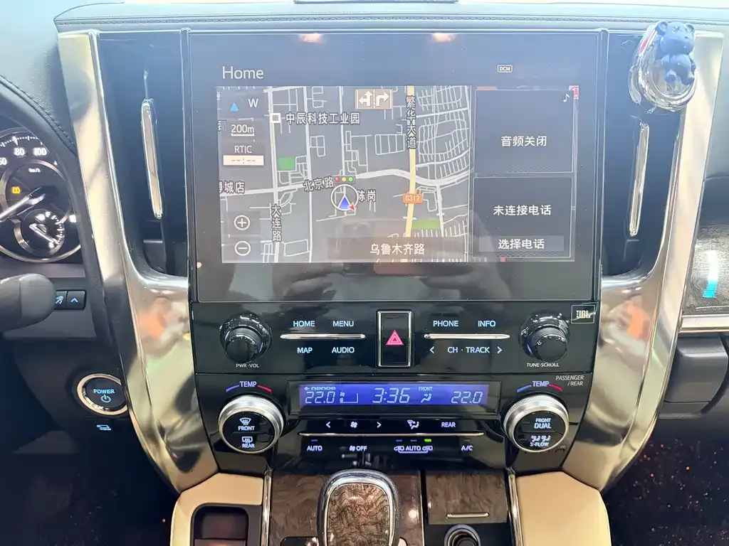 Toyota Alphard — фото 2
