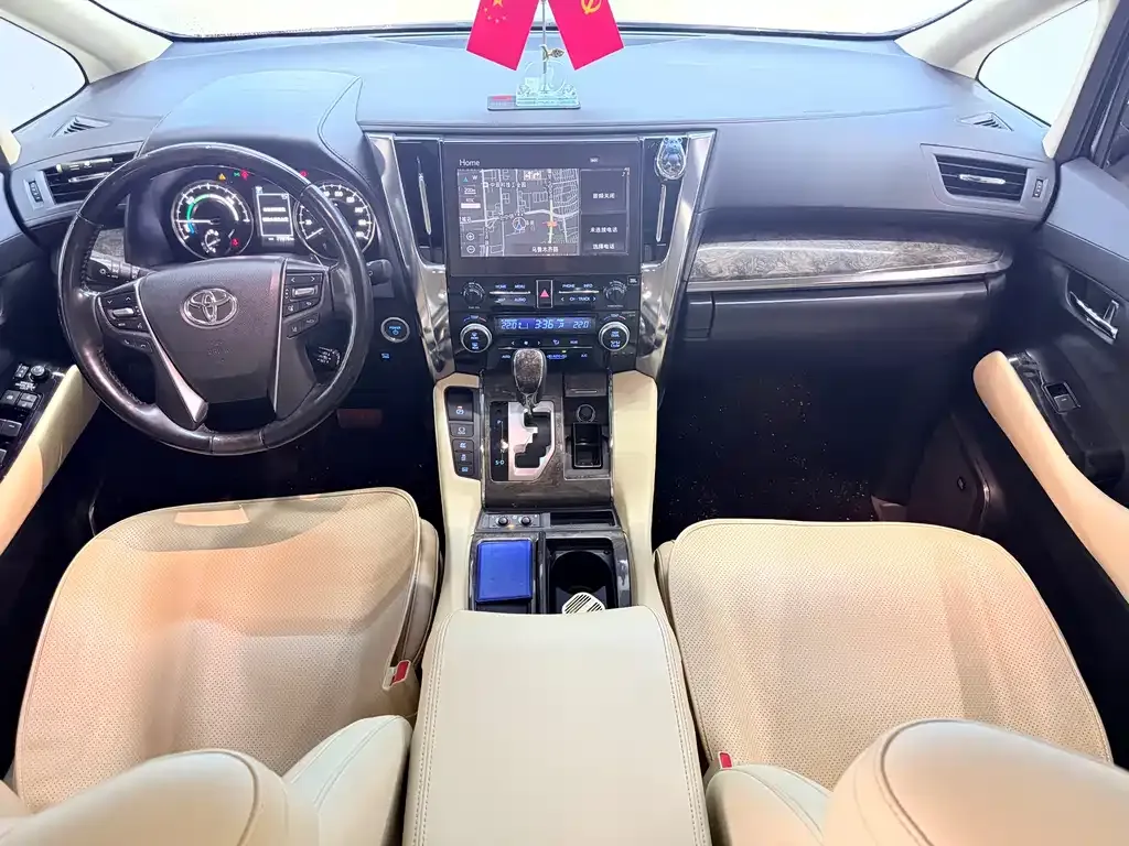 Toyota Alphard — фото 10