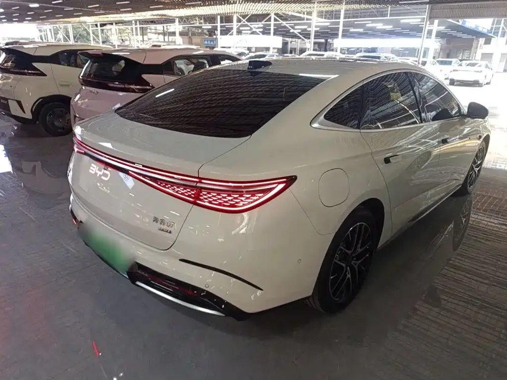 BYD Seal 07 DM-i — фото 10