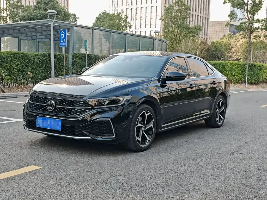 Volkswagen Passat — фото 1