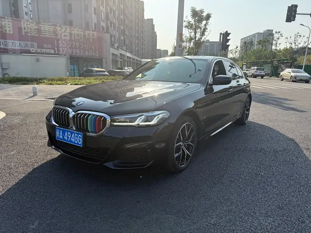 BMW 5 Series — фото 1