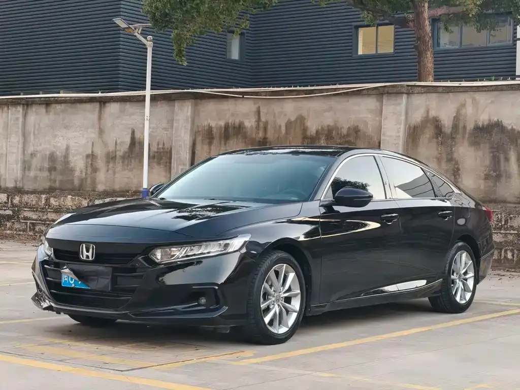Honda Accord — фото 1
