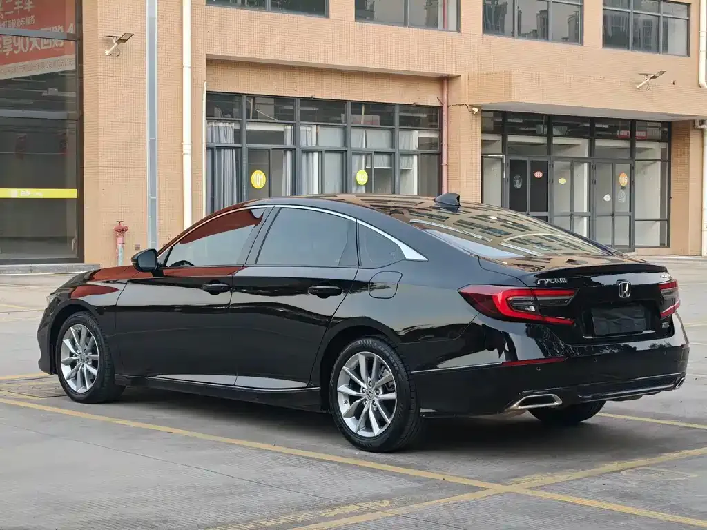 Honda Accord — фото 5