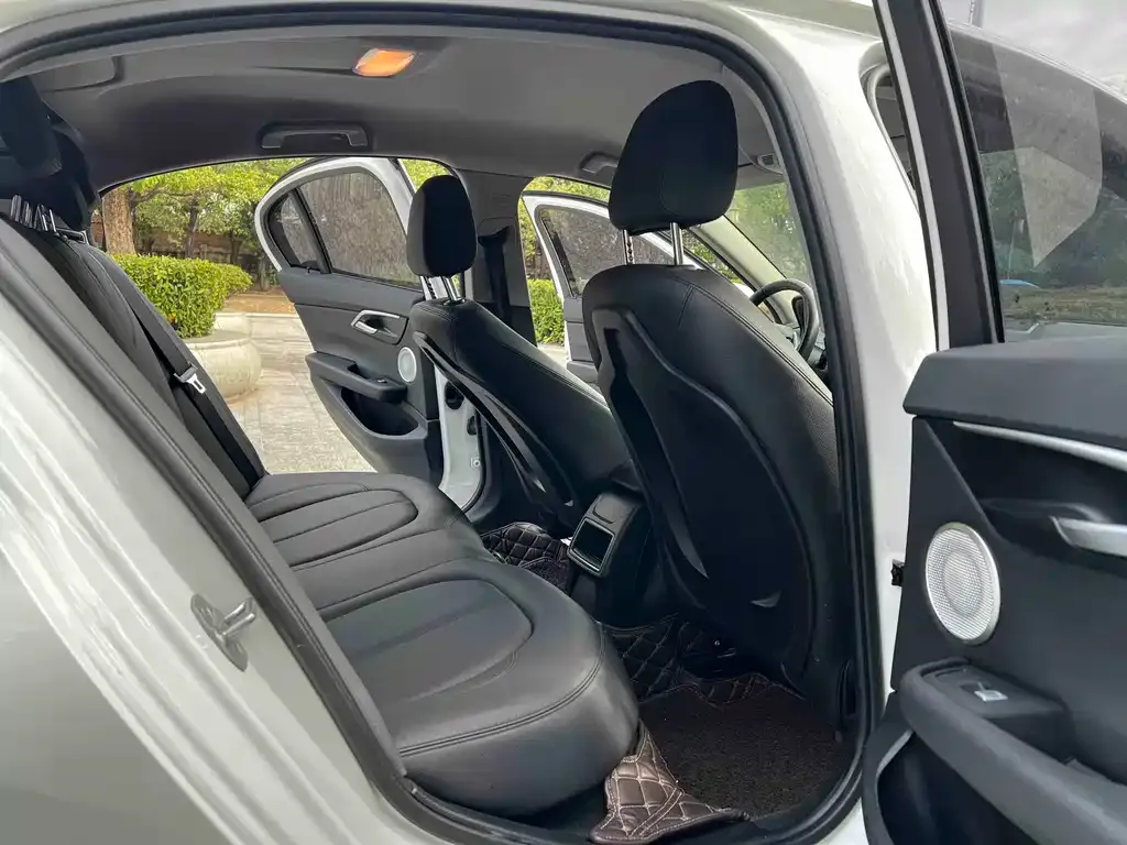 BMW 1 Series 2021 из CN, фото 10