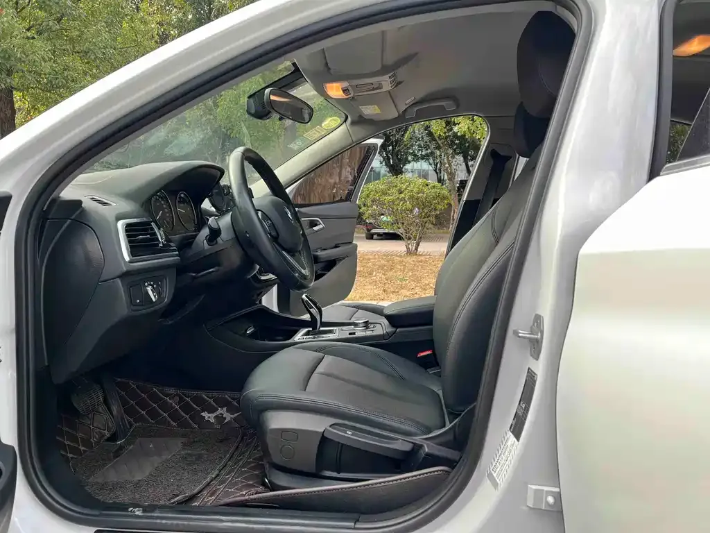 BMW 1 Series 2021 из CN, фото 8