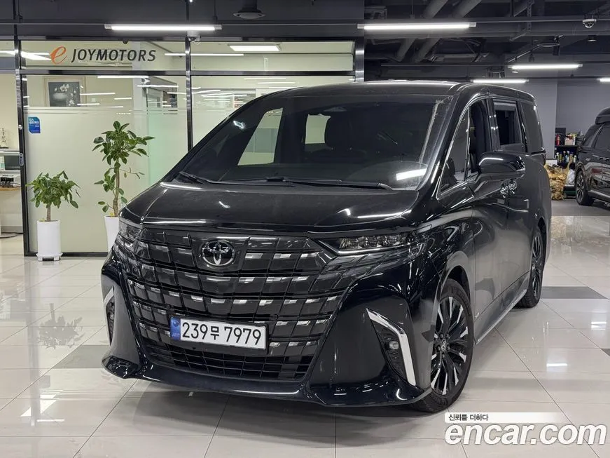 Toyota Alphard — фото 1