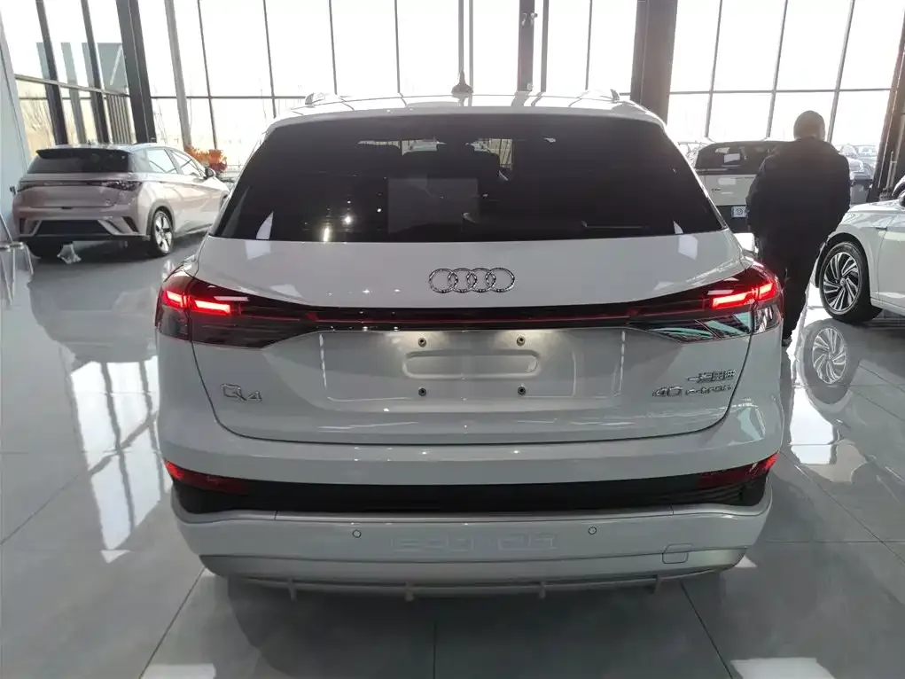 Audi Q4 e-tron — фото 6