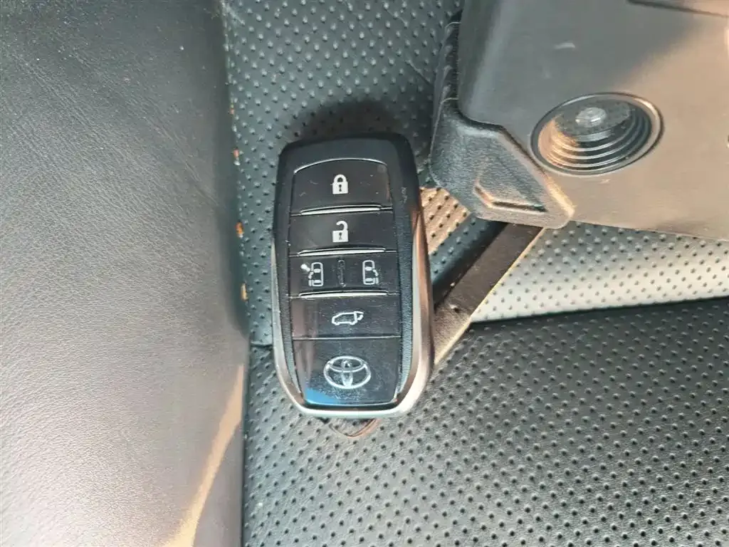 Toyota Vellfire 2023 из CN, фото 6