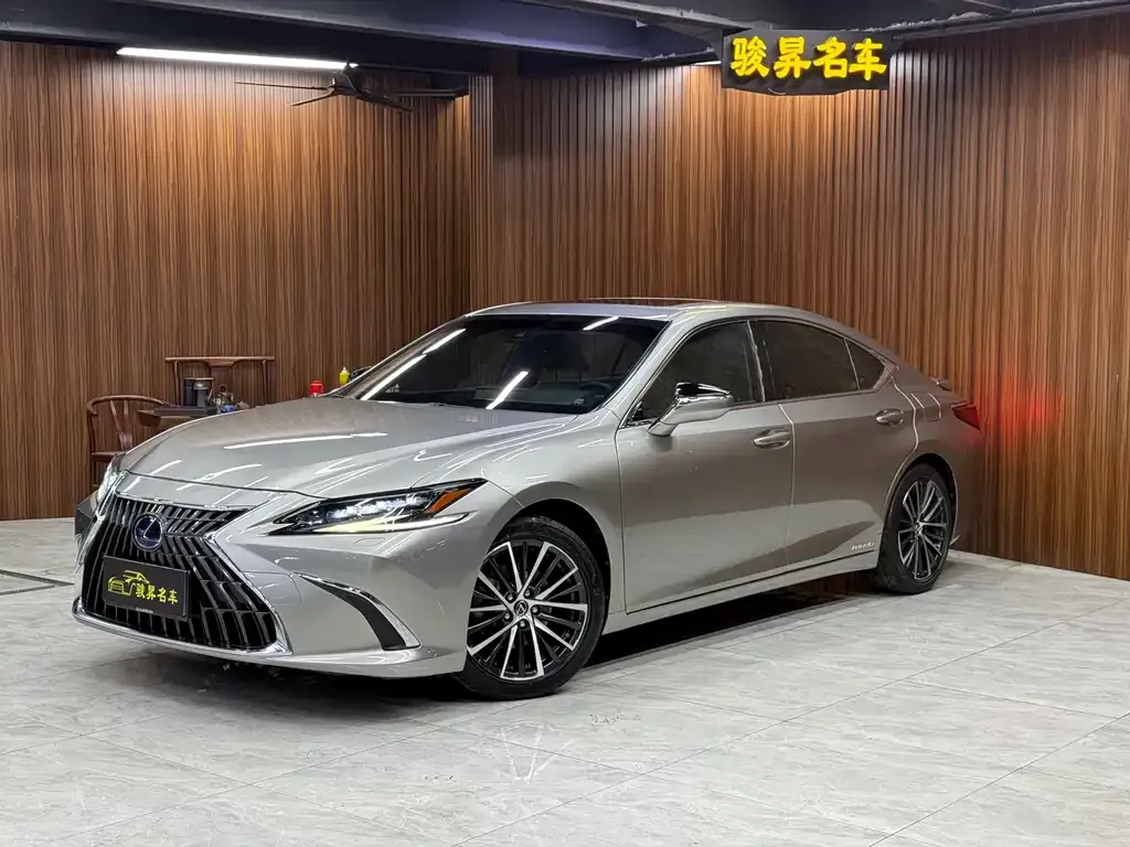 Lexus ES — фото 1