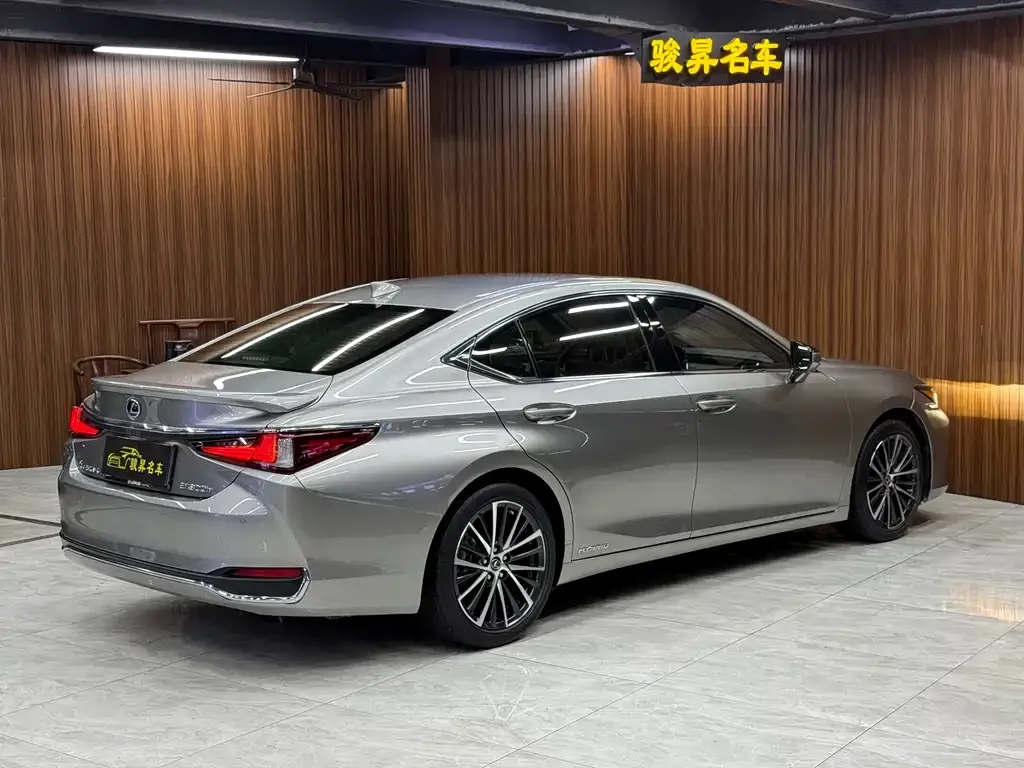 Lexus ES — фото 10
