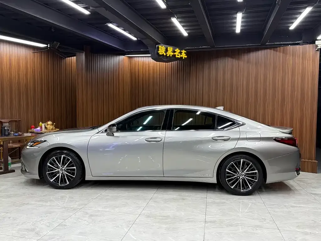 Lexus ES — фото 5