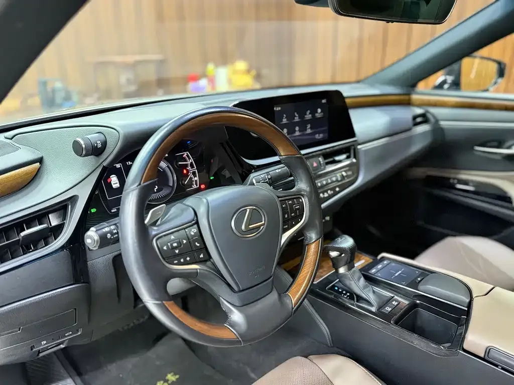 Lexus ES — фото 9