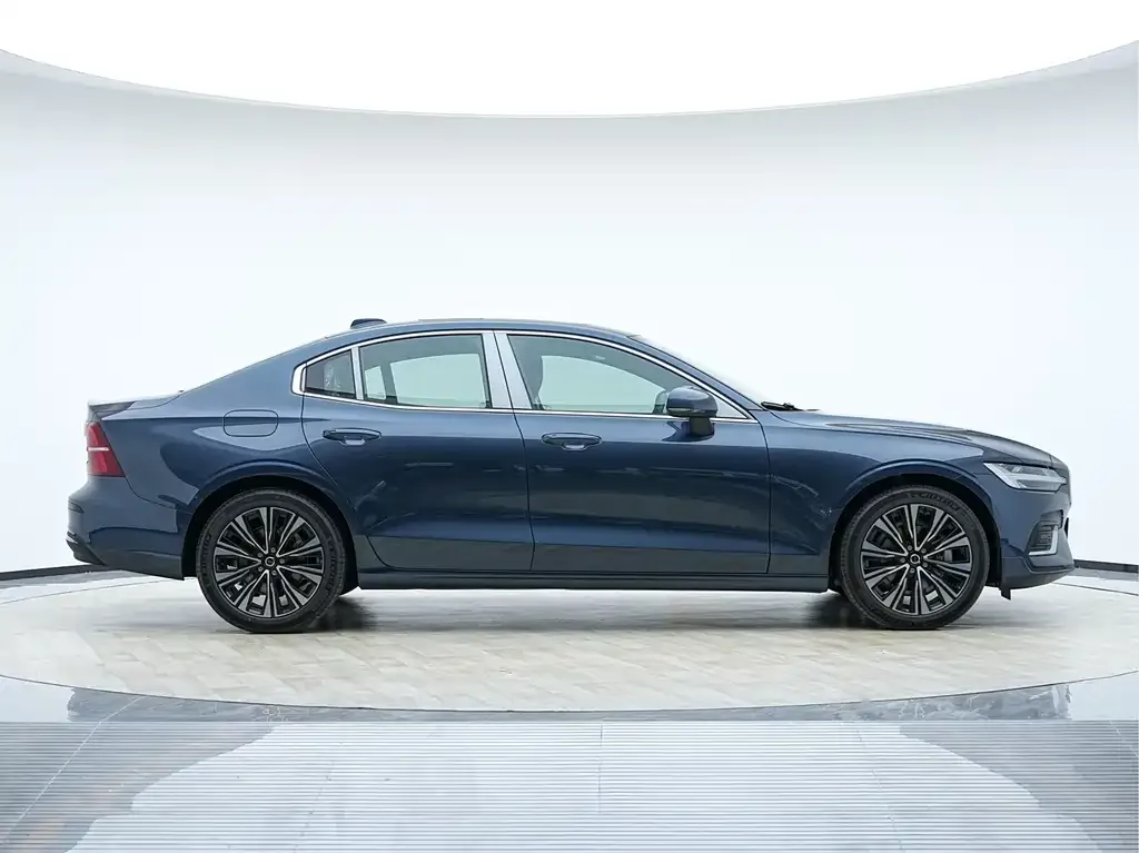 Volvo S60 — фото 10