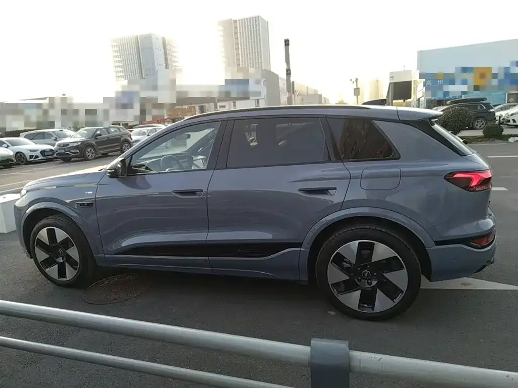 Audi Q6L e-tron — фото 2