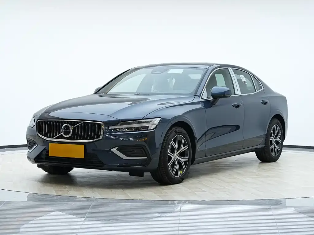 Volvo S60 — фото 1