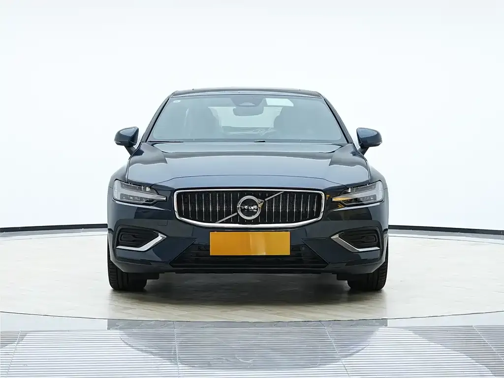 Volvo S60 — фото 10