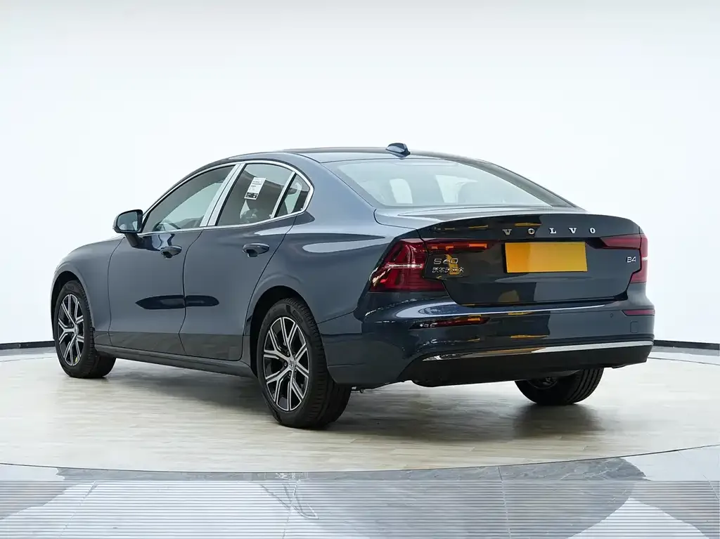 Volvo S60 — фото 4