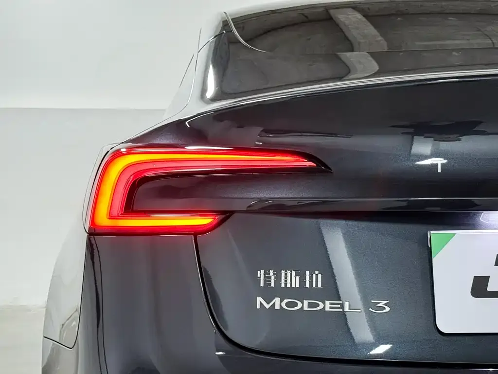 Tesla Model 3 — фото 5