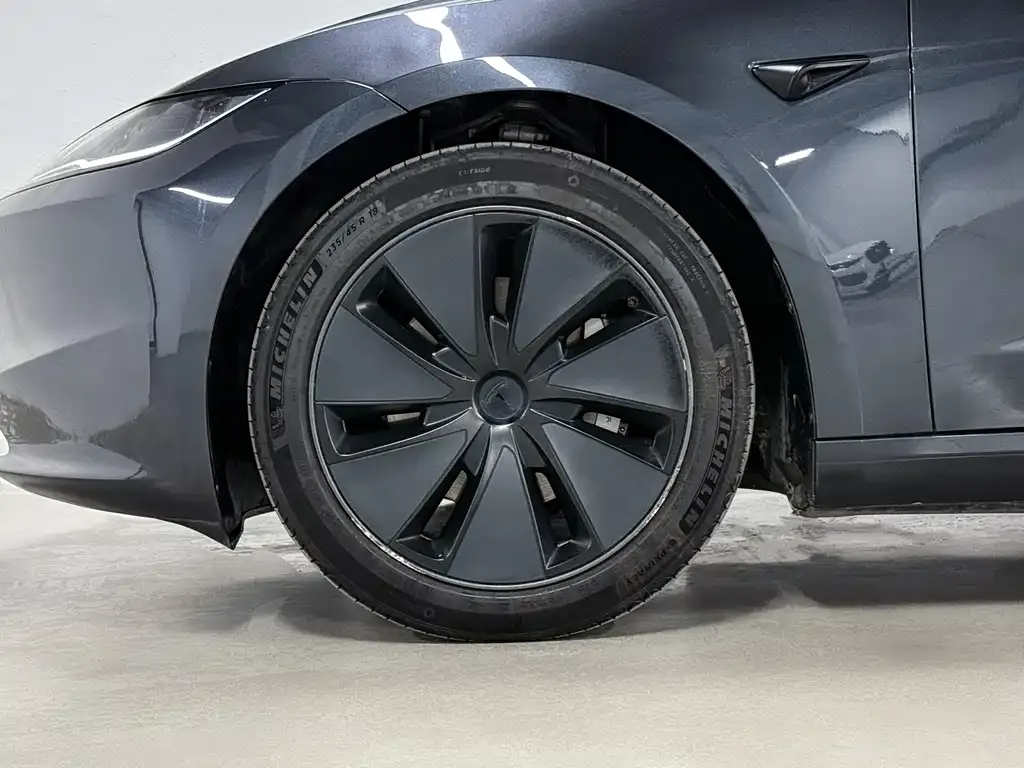 Tesla Model 3 — фото 4