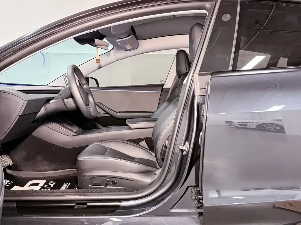 Tesla Model 3 — фото 7