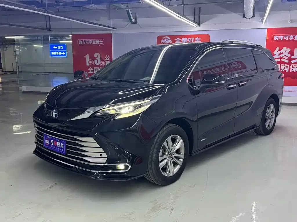 Toyota Sienna — фото 1