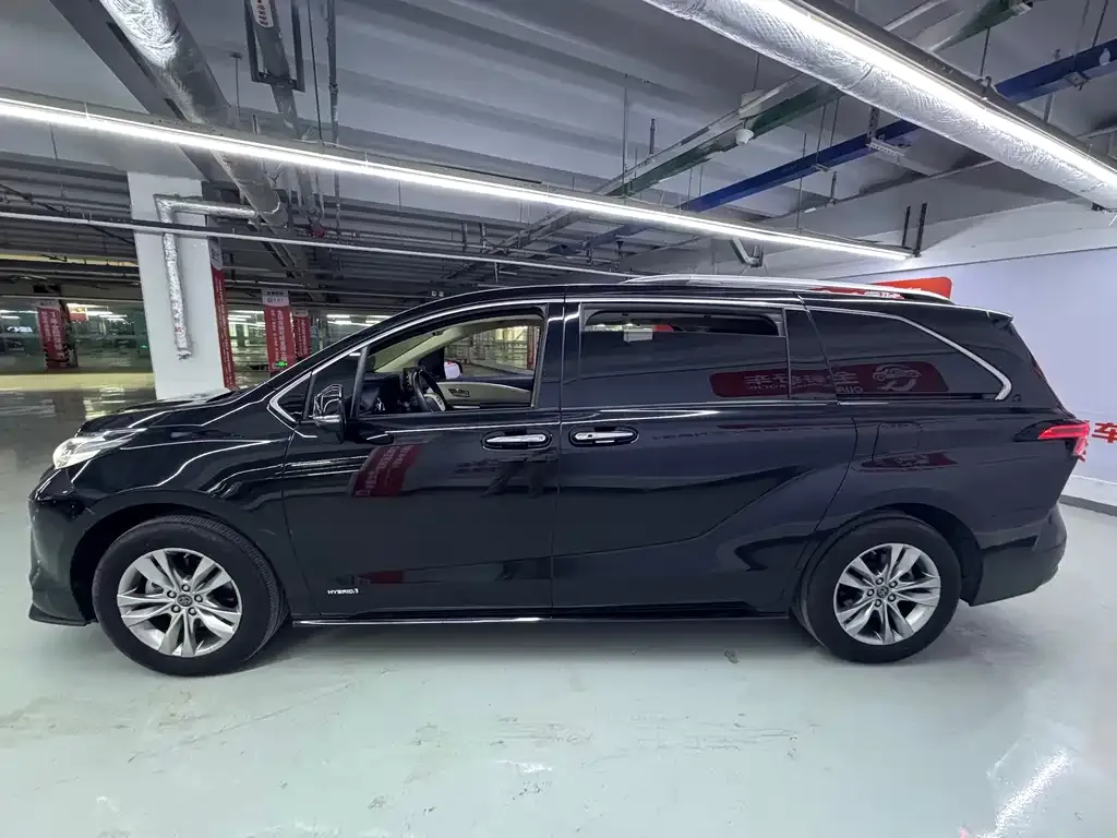Toyota Sienna — фото 5