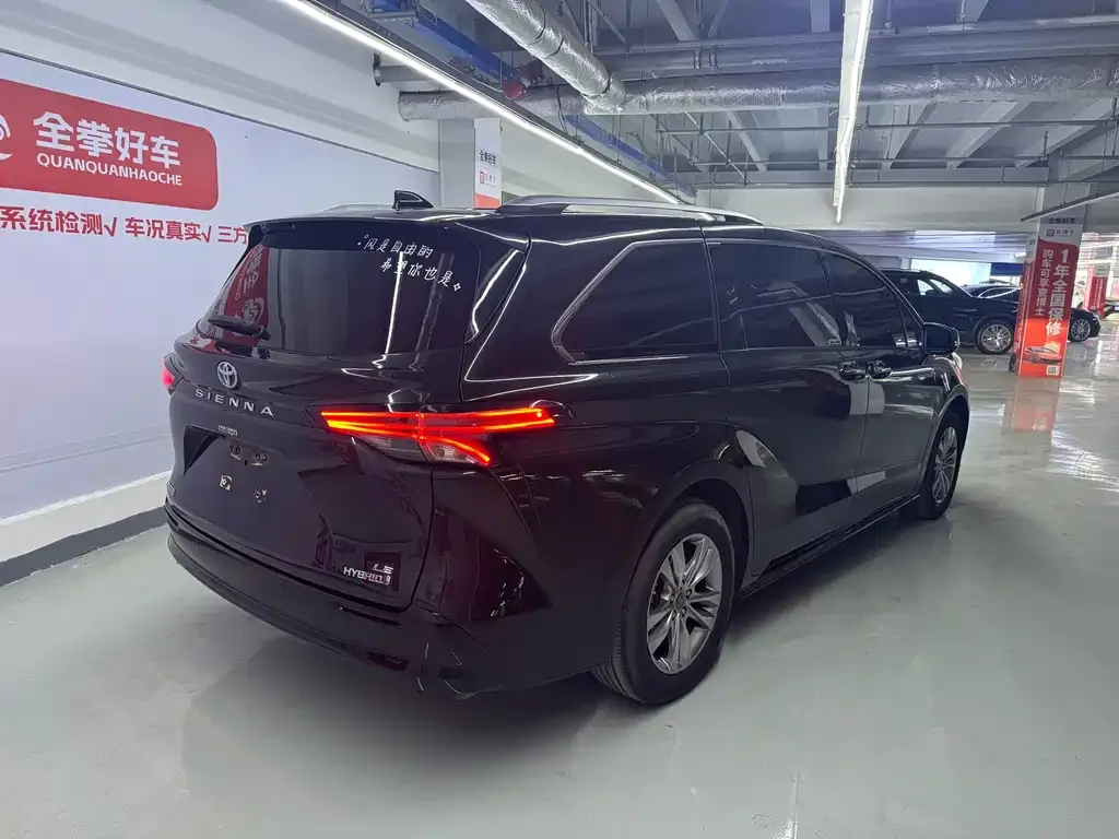 Toyota Sienna — фото 4