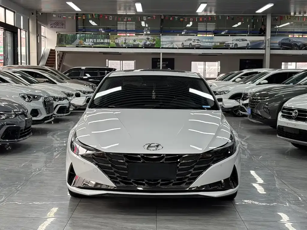 Hyundai Elantra — фото 6