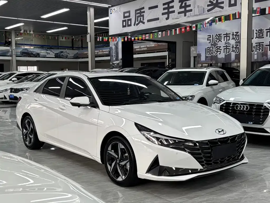Hyundai Elantra — фото 10