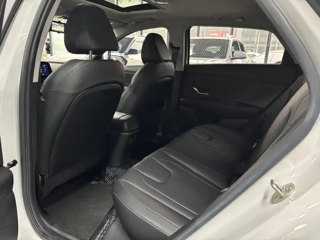 Hyundai Elantra — фото 4