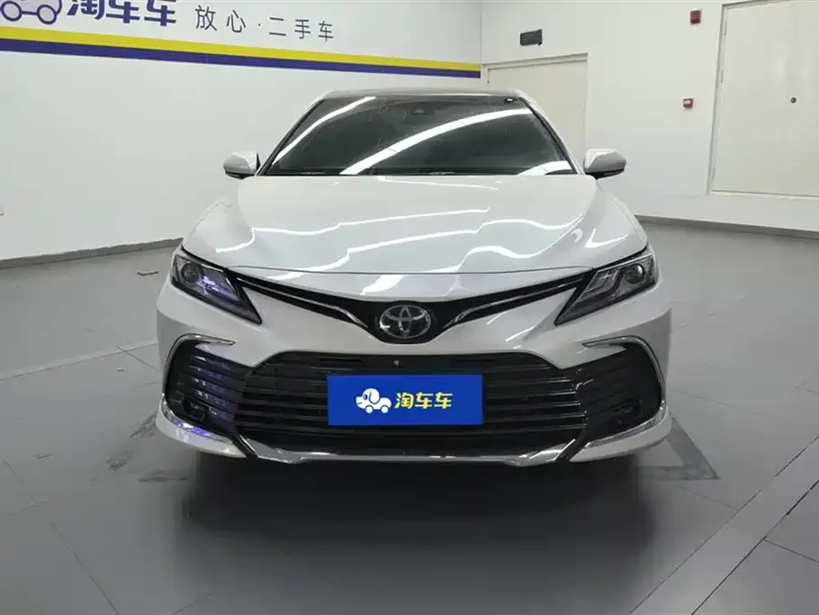 Toyota Camry — фото 2