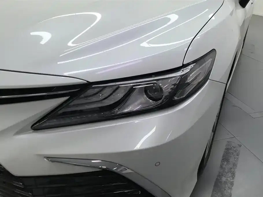 Toyota Camry — фото 5