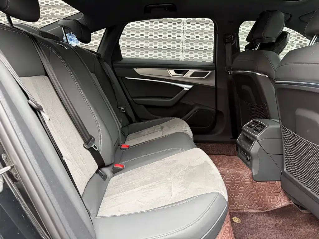 Audi A6L 2024 из CN, фото 8