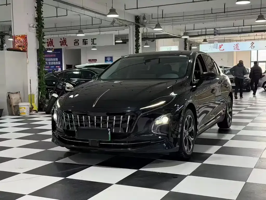 Hongqi E-QM5