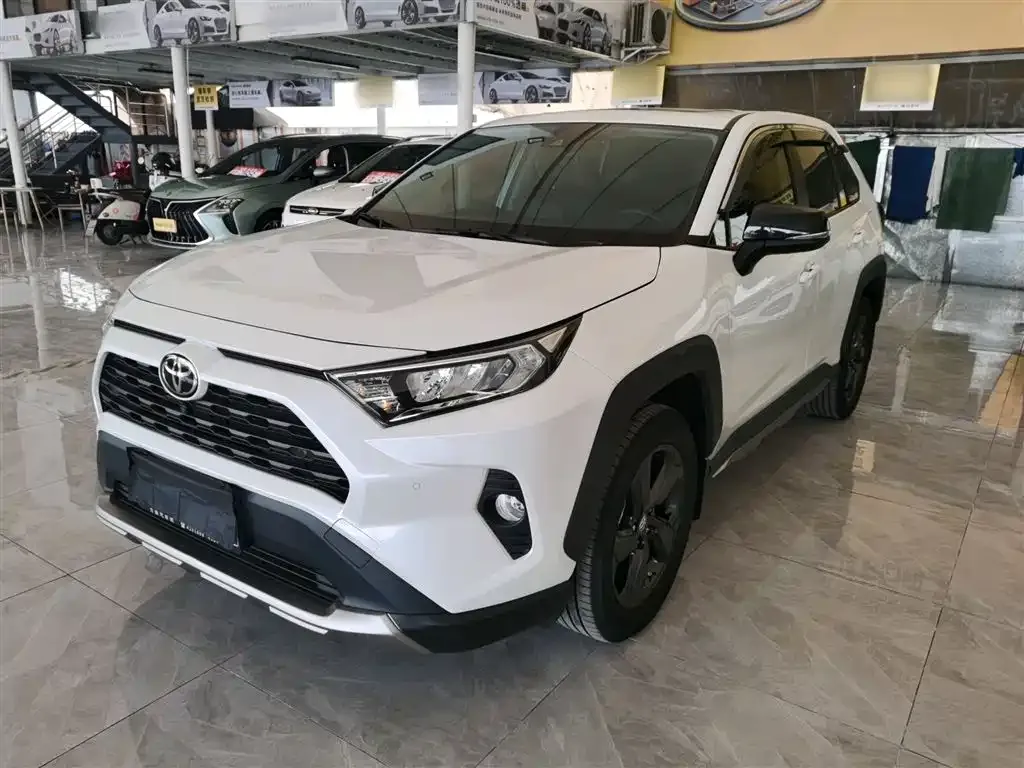 Toyota RAV4 2023 из CN, фото 1