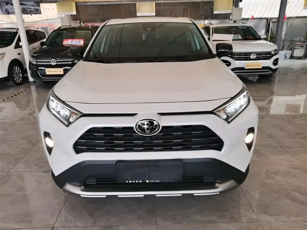 Toyota RAV4 2023 из CN, фото 3