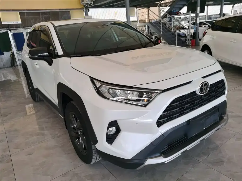 Toyota RAV4 2023 из CN, фото 4