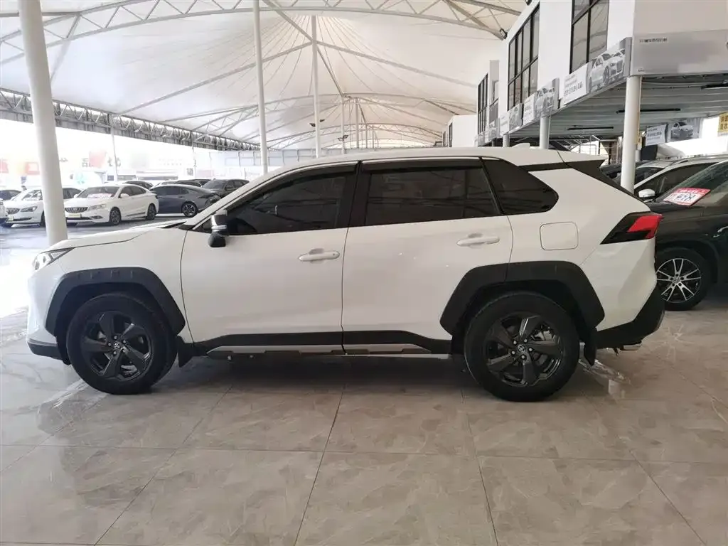 Toyota RAV4 2023 из CN, фото 5