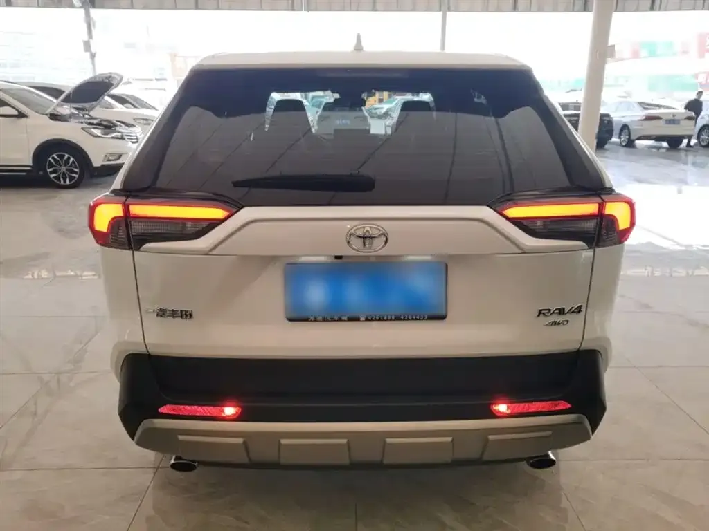 Toyota RAV4 2023 из CN, фото 6