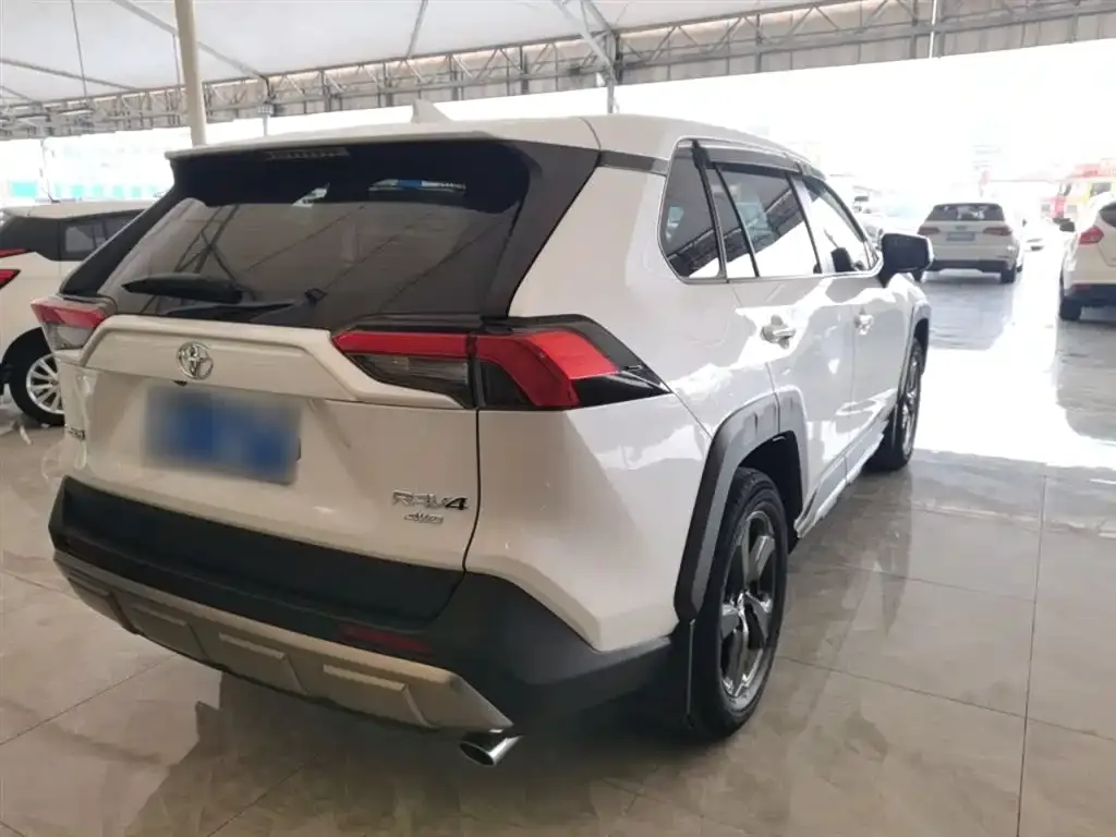 Toyota RAV4 2023 из CN, фото 7