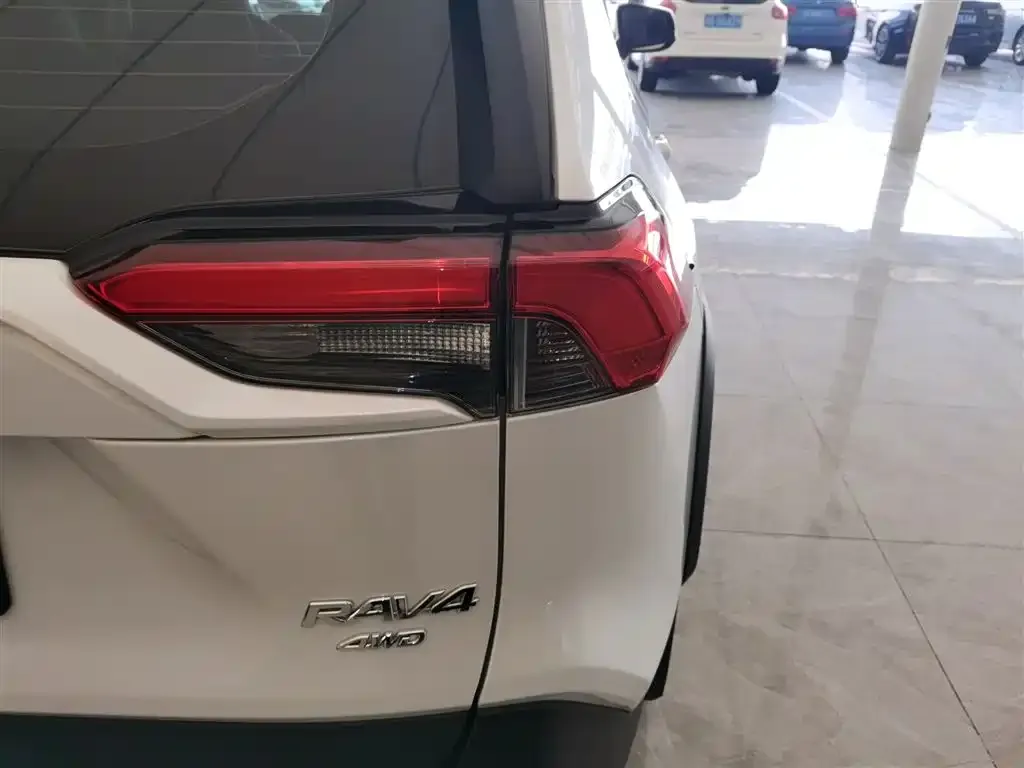 Toyota RAV4 2023 из CN, фото 8